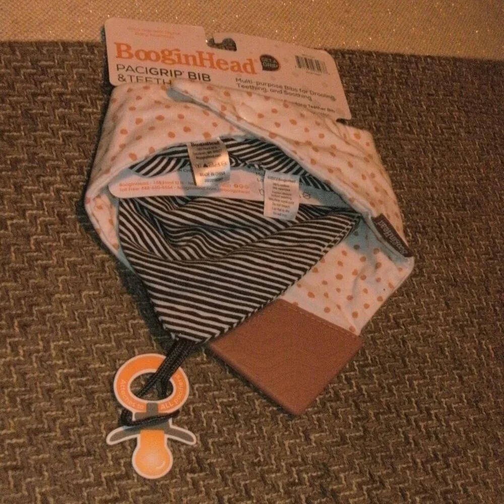 NWT BooginHead Pacigrip Bib & Bandana Teether Bib 2 Piece Set NEW
